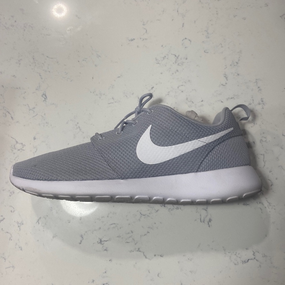 Nike wolf grey Rosherun size 12